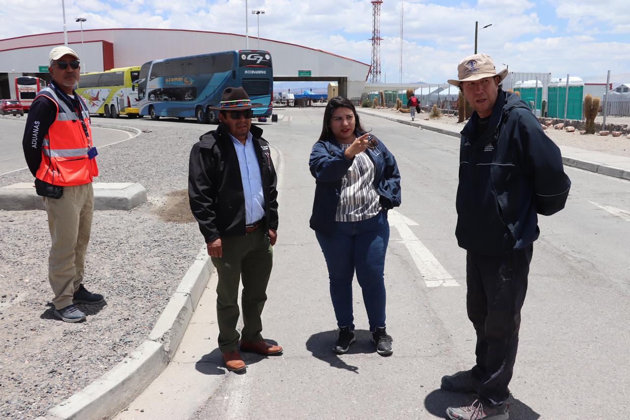 Delegada del Tamarugal se reúne con alcalde de Colchane por situación fronteriza