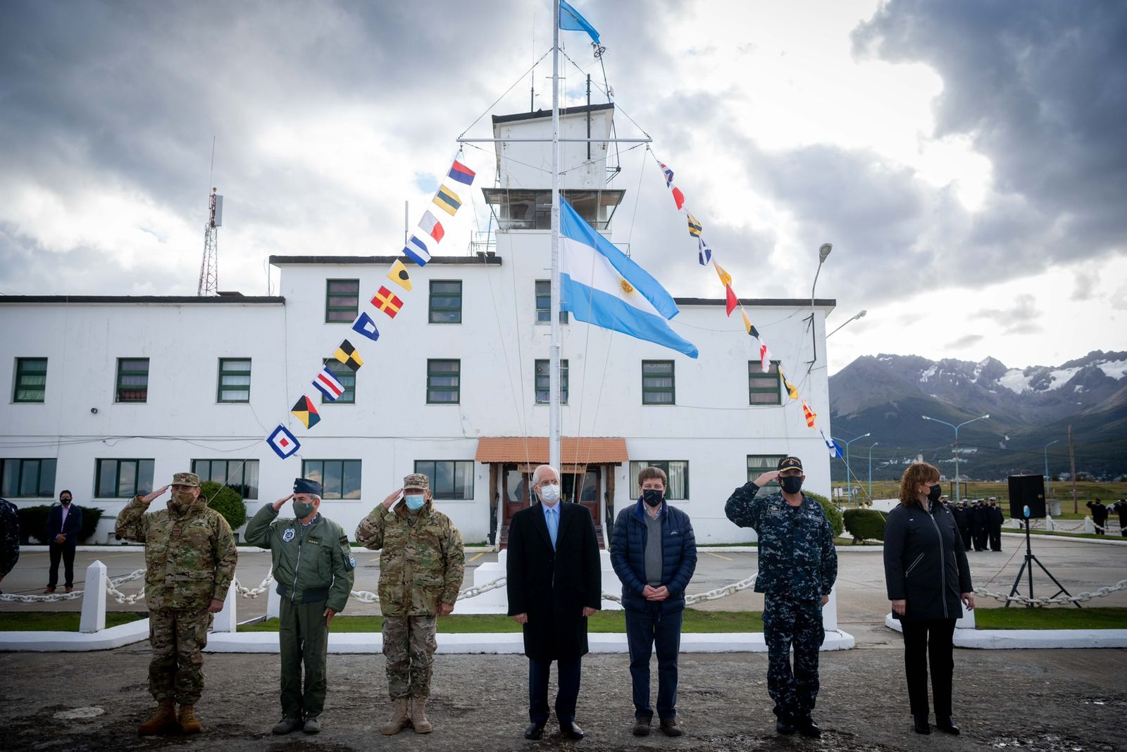 Fortalecimiento de la Fuerza Aérea y construcción de una base en Ushuaia: Chile va detrás de Argentina en la carrera por el petróleo antártico