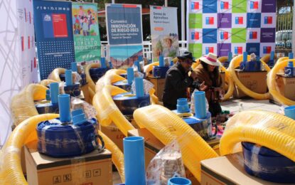 34 agricultores y agricultoras del Tamarugal recibieron motobombas para resguardar sus sistemas de riego ante emergencias climáticas