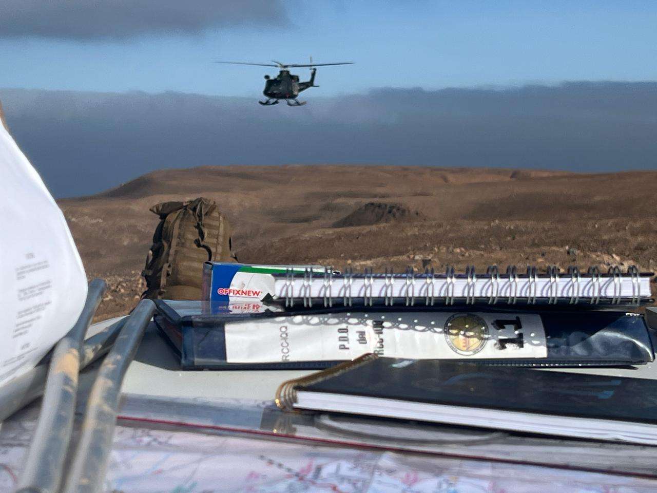 FUERZA AÉREA RESCATÓ DE FORMA EXITOSA A PARAPENTISTA EN SECTOR DE CALETA CAMARONES