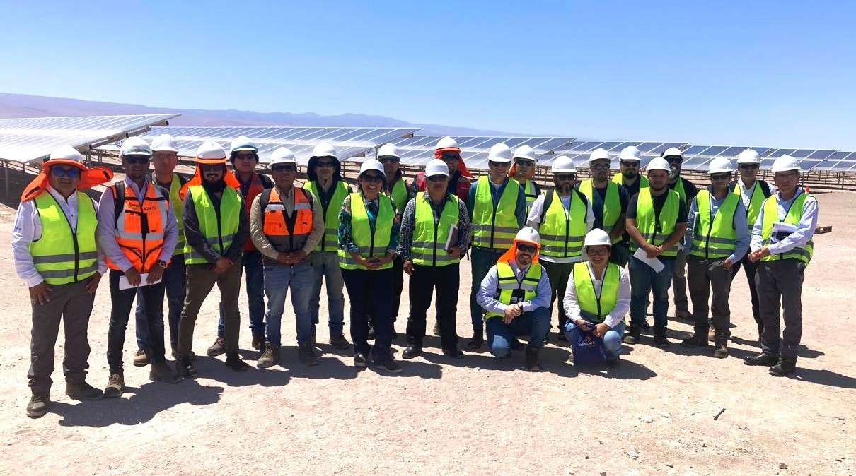 Becarios de programa fotovoltaico se capacitan en La Huayca