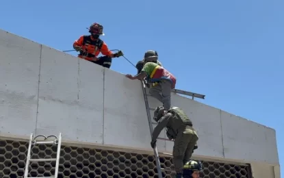 Detienen a hombre que se subió sin autorización al techo de una iglesia en Iquique