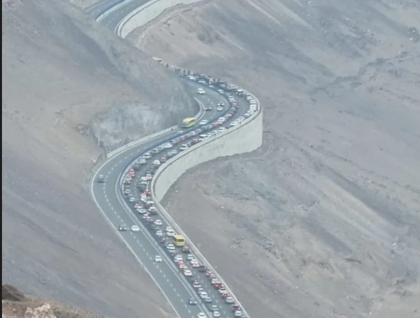 Colisión múltiple de vehículos causa gran congestión en Ruta 504 que une a Iquique con Alto Hospicio