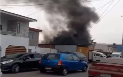 Camioneta se incendió en estacionamiento de casa en Alto Hospicio