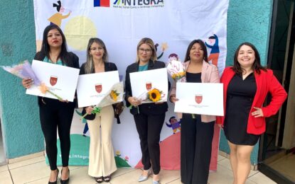Nuevas tituladas de Técnico en Educación Parvularia gracias a programa Crecer Más