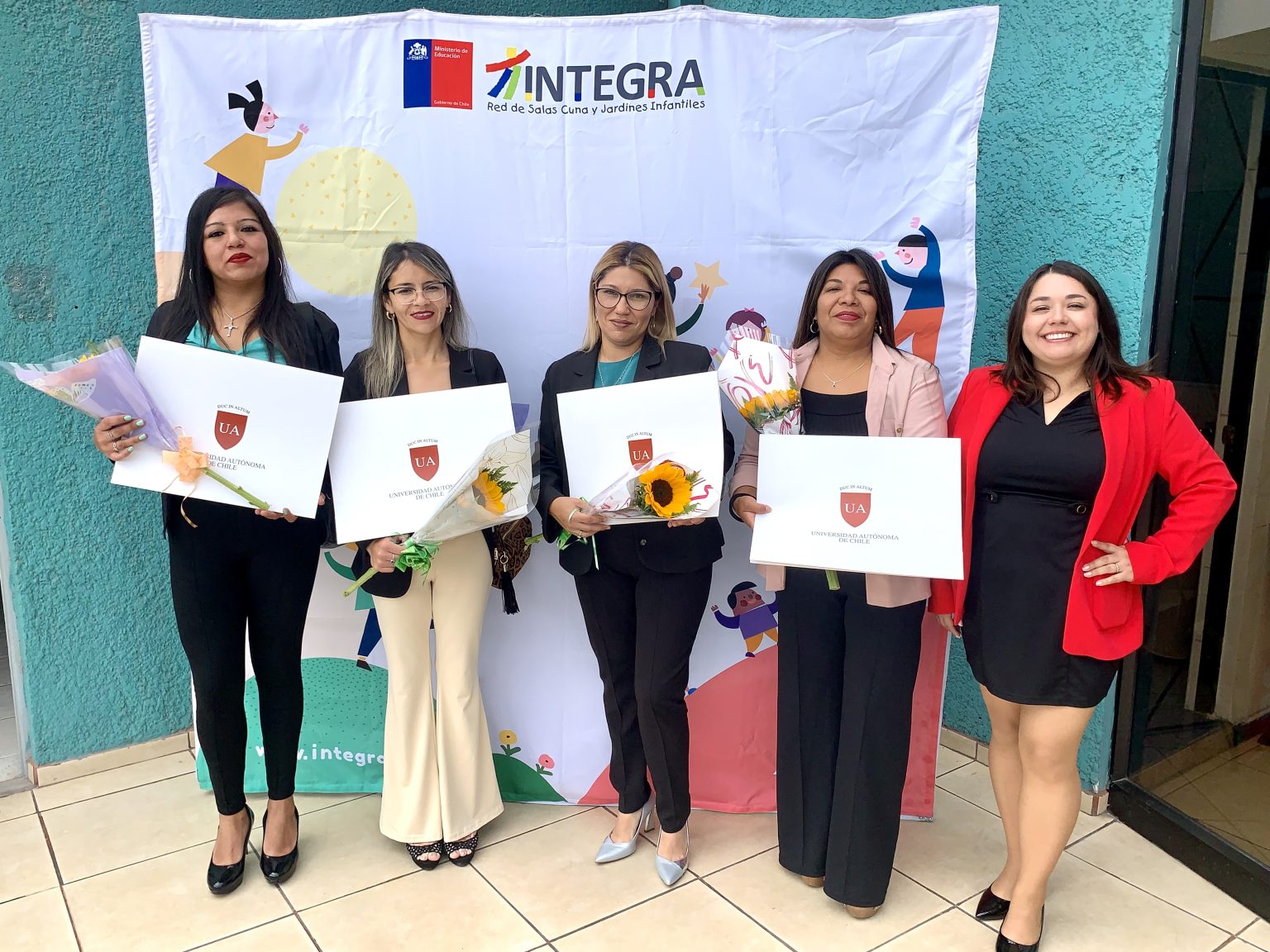 Nuevas tituladas de Técnico en Educación Parvularia gracias a programa Crecer Más