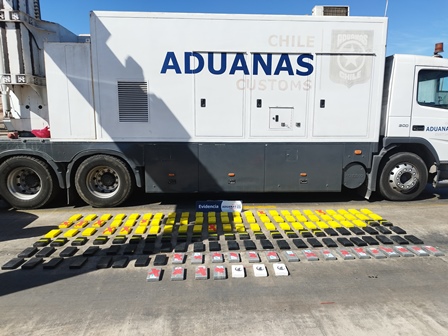 En Quillagua, Aduanas descubre 160 kilos de cocaína en cabina de camión procedente de Arica