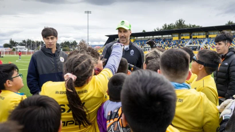 Claudio Bravo realizará este viernes entrenamiento deportivo para futuros arqueros en Iquique