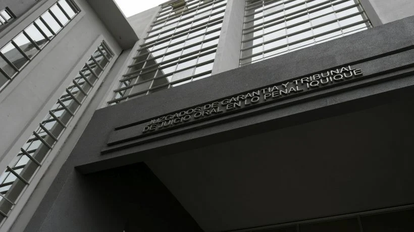 Detective es condenado a cinco años de presidio por apremios ilegítimos y violación de imputada en Iquique