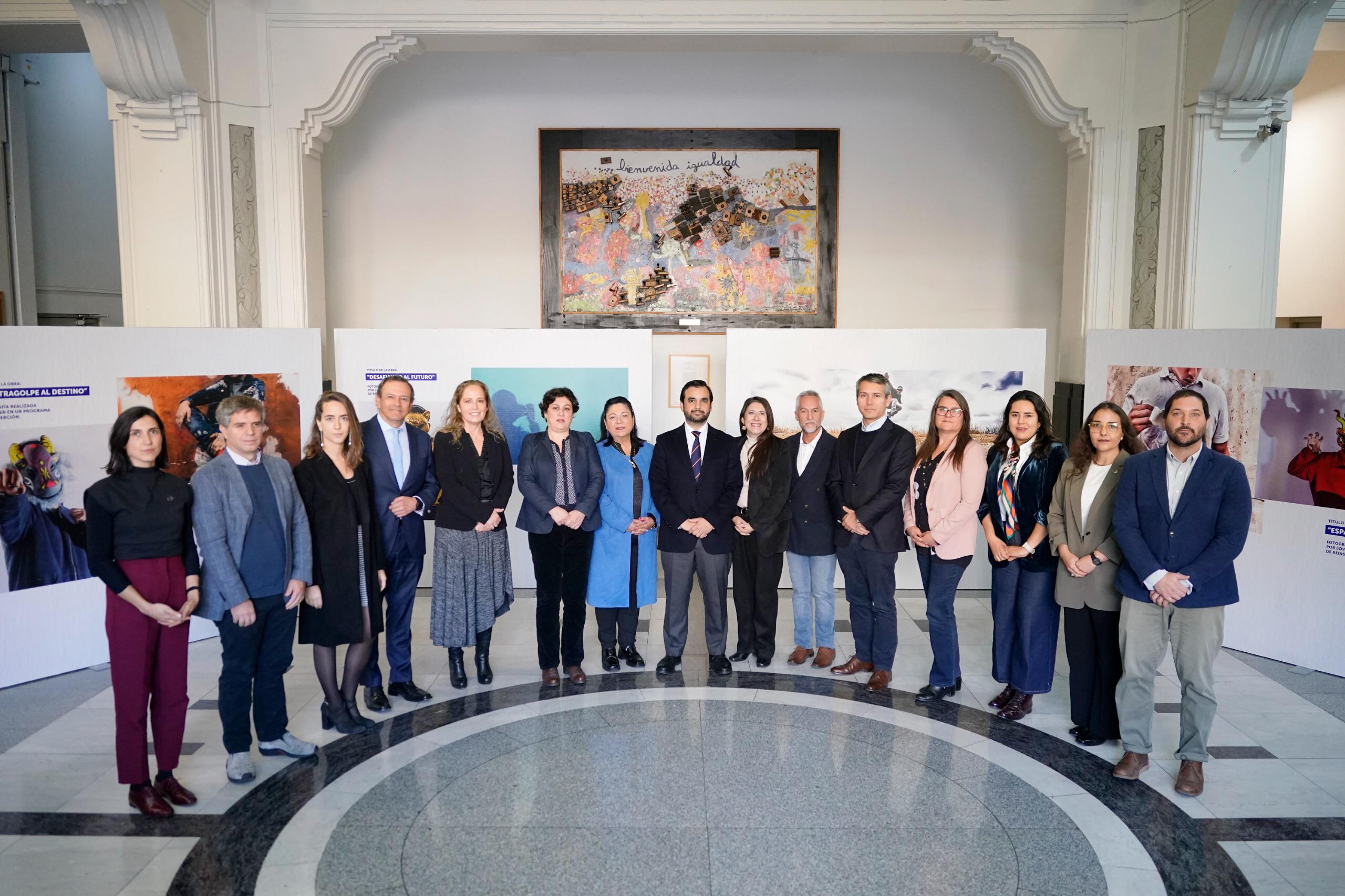 Ministerio de Justicia y empresas abordan estrategias de reinserción social juvenil