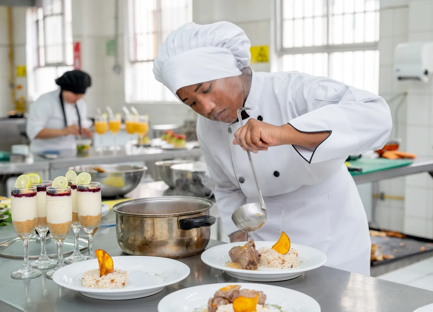 Establecimientos educativos destacan ingredientes y sabores tarapaqueños en competencia gastronómica