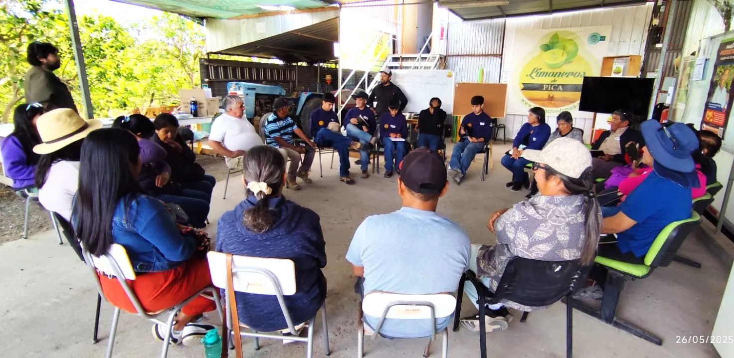 Capacitan en manejo de suelos y recursos hídricos a agricultores del Tamarugal