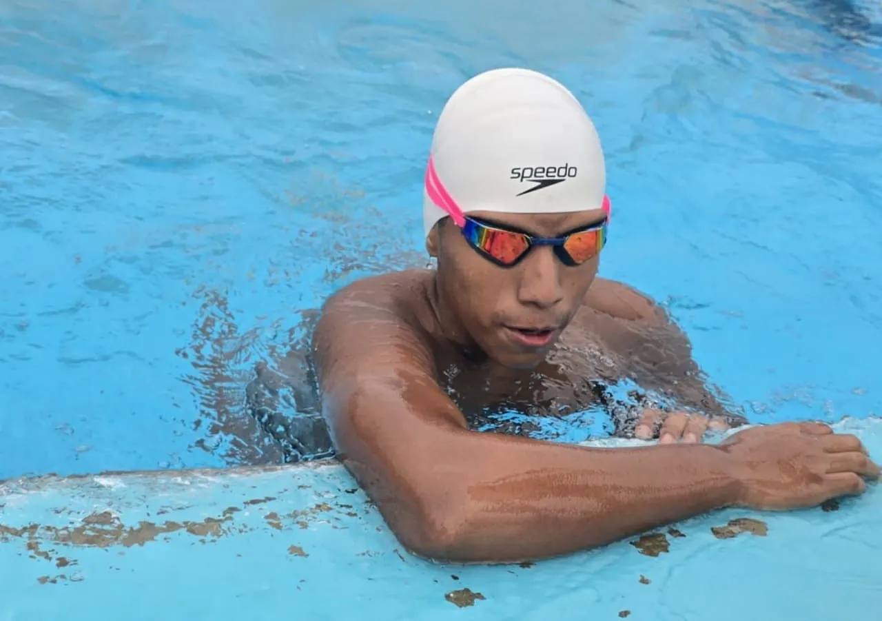 Nadador Hospiciano Benjamín Castro es convocado para el Campeonato Sudamericano de Natación