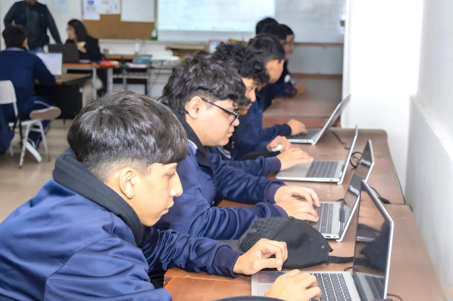 El nuevo lenguaje de la era digital: más de 100 estudiantes del SLEP Iquique se certificarán en Python
