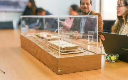 Alcalde Patricio Ferreira conoce proyecto del futuro Archivo Regional que se construirá en Alto Hospicio