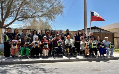 Adultos mayores de Pozo Almonte se capacitan para enfrentar emergencias con herramientas de resiliencia energética