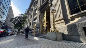 Actividad económica creció 2,2% en octubre: ¿Señales de recuperación o un avance limitado?