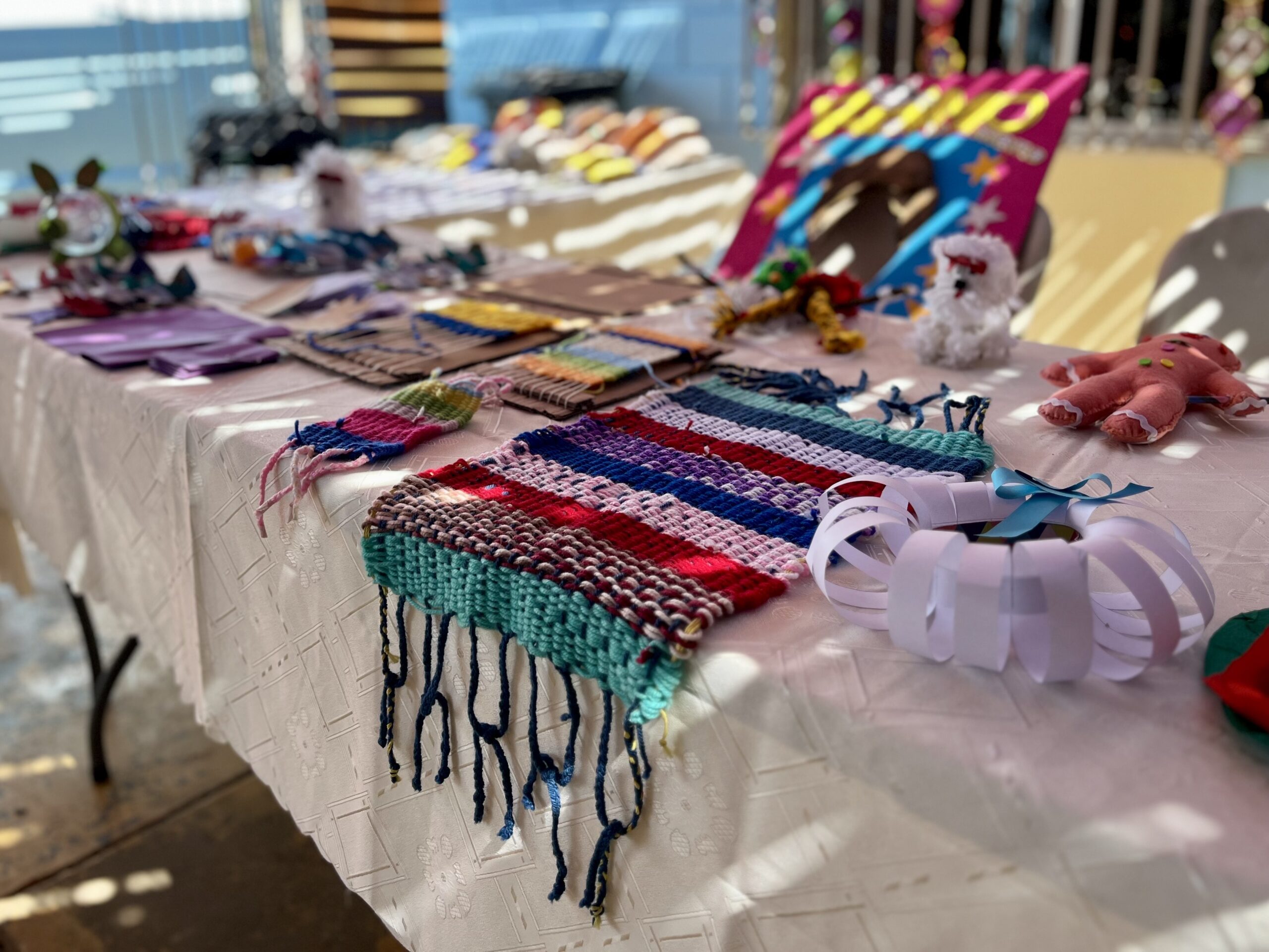 Capacitación y entrega de kits fortalecen la seguridad energética de adultos mayores en Pica