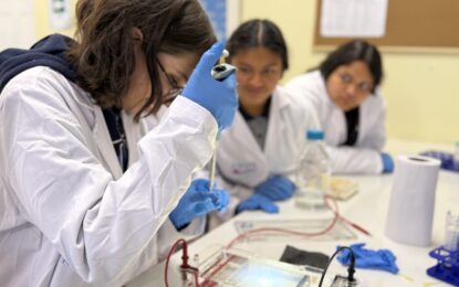 Escolares de Pozo Almonte investigan el pasado del desierto para comprender el clima del futuro en innovador taller de genómica y biodiversidad