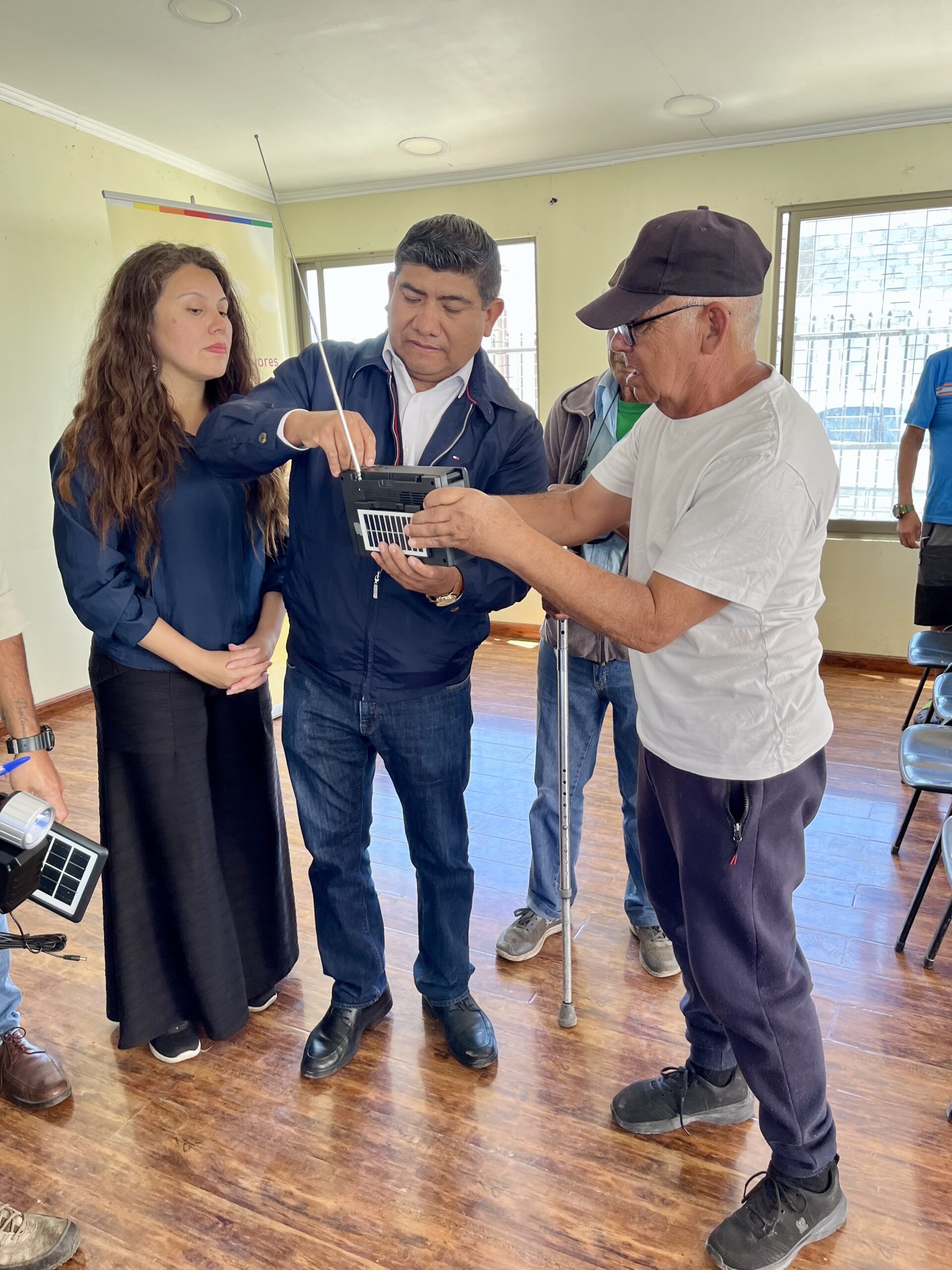 Resiliencia energética en la tercera edad: “Siempre Listos” llega a Huara y sus localidades