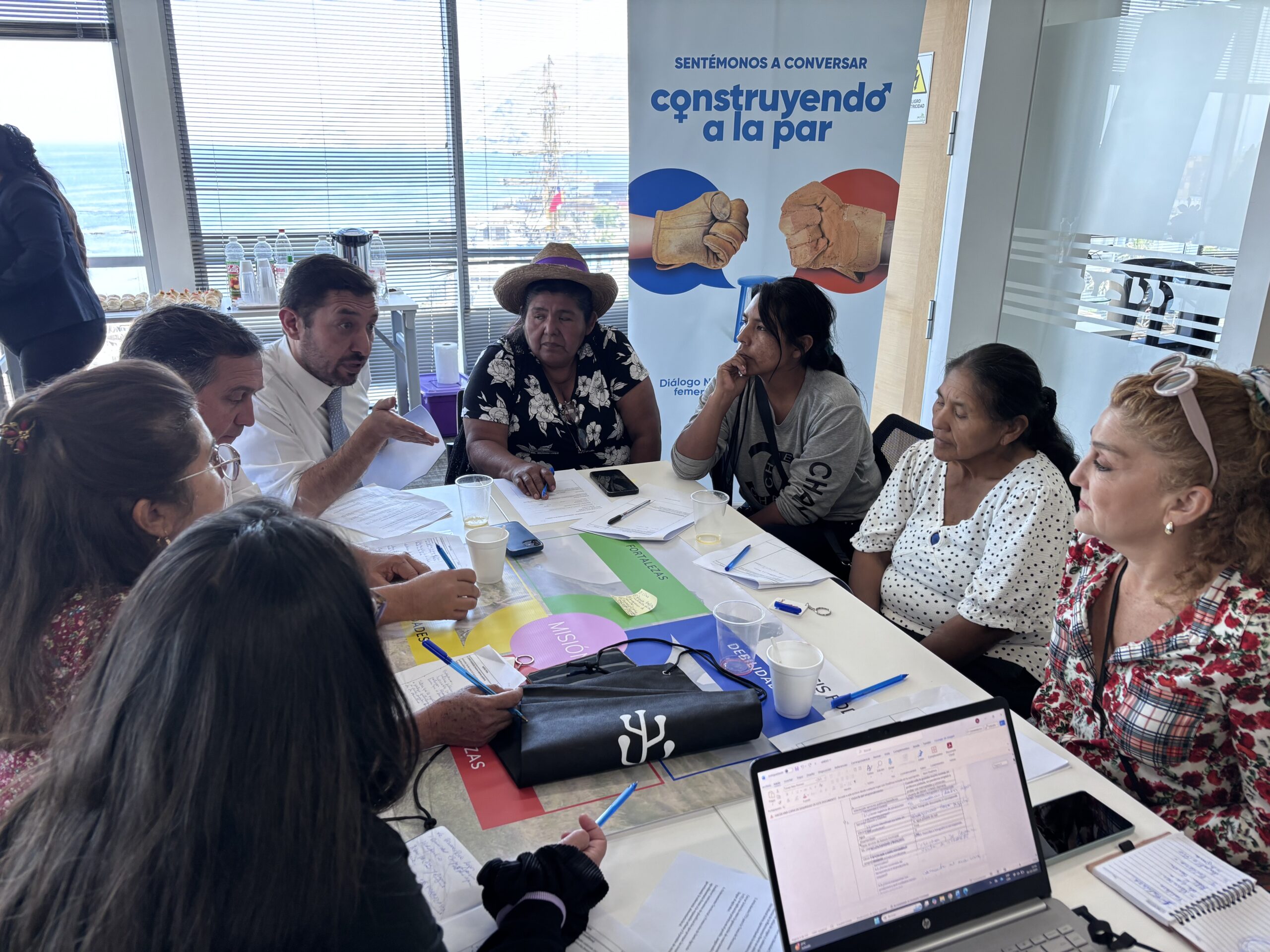 PRIMER TALLER MACROZONAL DE AGROALIMENTOS EN ZONA DESÉRTICA: CONGREGÓ A DECENAS DE AGRICULTORES DE TODAS LAS COMUNAS DE TARAPACÁ IQUIQUE, diciembre de 2025.