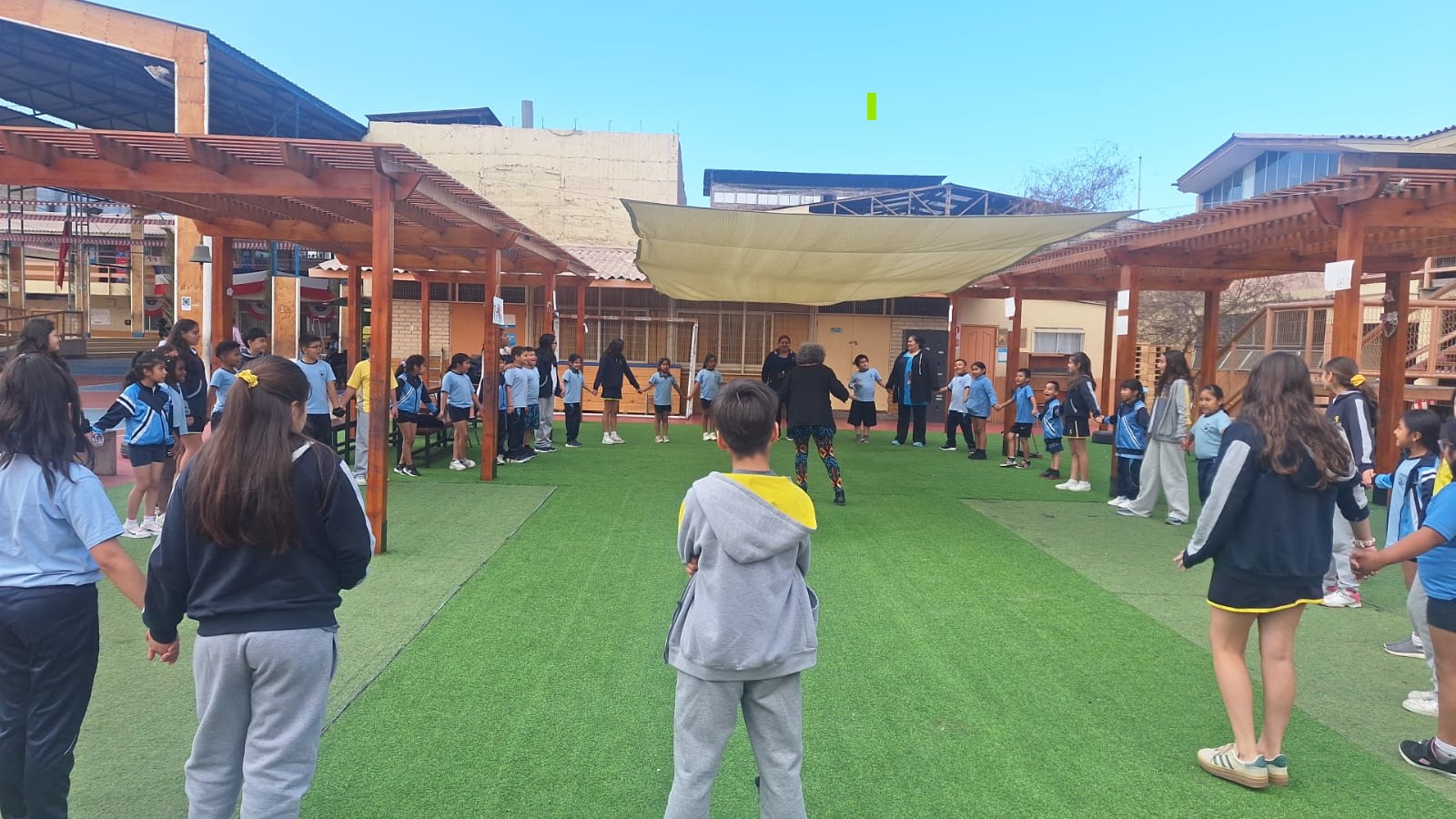 Escuela Centenario y Colegio Lirima desarrollan programa conjunto de bienestar escolar