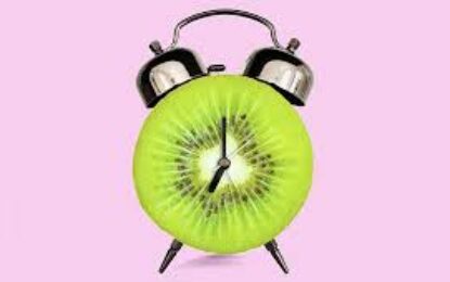 ¿Problemas para dormir? Kiwi, el superalimento que fortalece el sistema inmune y podría ayudarte a descansar mejor