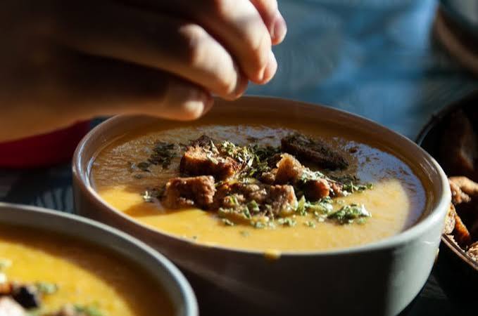 La cocina reconfortante, tan propia de las bajas temperaturas, tiende a percibirse como desequilibrante para la salud alimentaria, sin embargo, puede ser saludable si se eligen bien sus ingredientes.