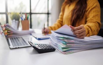 Empleo de personas de 50 a 65 años crece en 75 mil  puestos en los últimos 12 meses