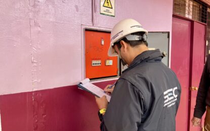 Revisan condiciones eléctricas de establecimientos educacionales afectados por lluvias