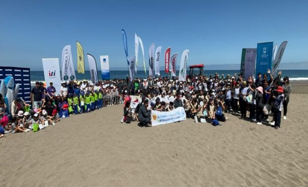 CP_ Día Internacional de Limpieza de Playas reunió a más de 200 voluntarios en Playa Brava de Iquique
