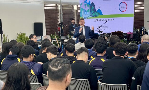 Jóvenes técnicos de Alto Hospicio lideran la revolución energética con generación distribuida