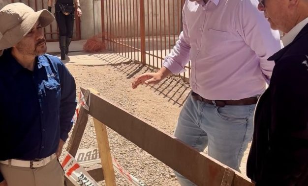 En Alto Hospicio, nos reunimos con dirigentes y vecinos del conjunto habitacional Alto Los Aromos, junto a la empresa Río Quiapo, para abordar las problemáticas que afectan a las 216 familias del sector.