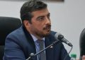 El seremi de Obras Públicas de Tarapacá, Enrique Martínez Arteaga, expuso ante el Concejo Municipal de Alto Hospicio