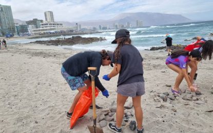 COSOC de SENDA Tarapacá impulsa jornada de limpieza en Playa Bellavista y fortalece prevención comunitaria