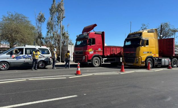 Transportes restringe circulación de camiones por rutas alternativas de Colchane para reforzar seguridad fronteriza