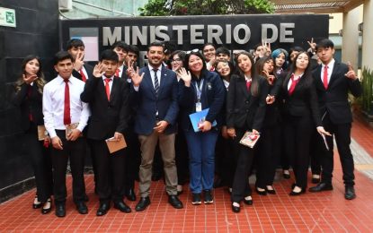 Estudiantes del Colegio Inglés conocen el trabajo del MOP Tarapacá y las oportunidades que ofrece el servicio público