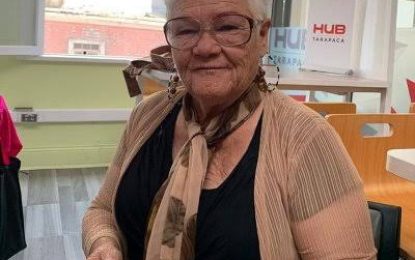 Linda Ugolini: la mujer que transforma el vidrio y los residuos en arte desde Alto Hospicio