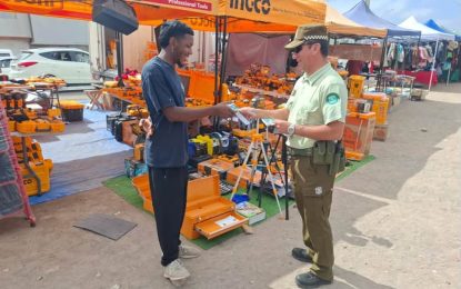 ALTO HOSPICIO: CARABINEROS REALIZA CAMPAÑA PREVENTIVA EN FERIA LA QUEBRADILLA