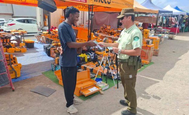 ALTO HOSPICIO: CARABINEROS REALIZA CAMPAÑA PREVENTIVA EN FERIA LA QUEBRADILLA