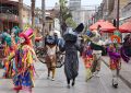 Con colorido pasacalle comenzó la Estación del Libro Iquique 2026